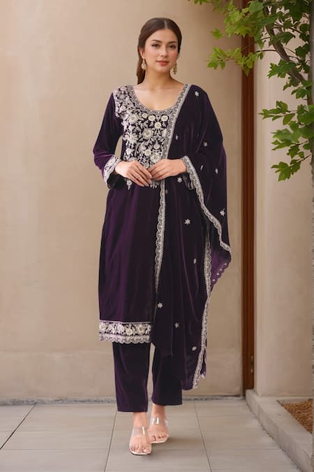 Samyukta Singhania Heavy Velvet Kurta Set With Dupatta 