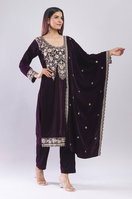 Buy_Samyukta Singhania_Purple Velvet Embroidery Round Neck Heavy Kurta Set With Dupatta _Online_at_Aza_Fashions