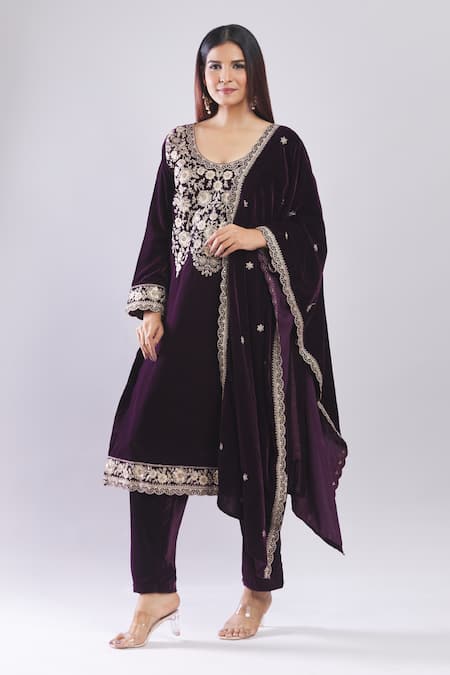Buy_Samyukta Singhania_Purple Velvet Embroidery Round Neck Heavy Kurta Set With Dupatta 