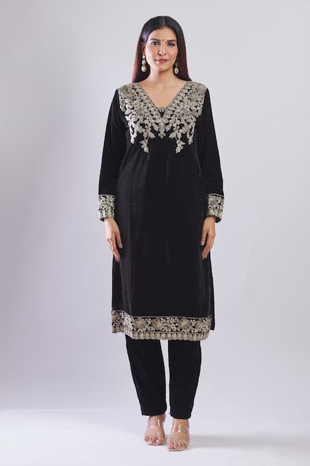 Buy_Samyukta Singhania_Black Velvet Embroidery V-neck Kurta Set With Dupatta _Online_at_Aza_Fashions