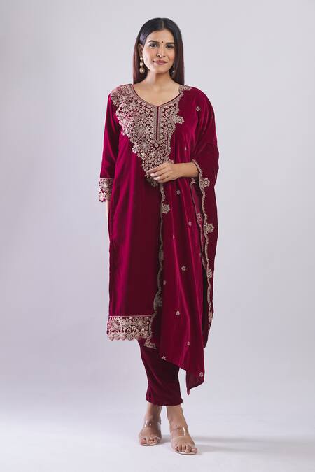 Samyukta Singhania Maroon Velvet Embroidery V-neck Heavy Kurta Set at Aza Fashions Samyukta Singhania_Maroon Velvet Embroidery V-neck Heavy Kurta Set _at_Aza_Fashions