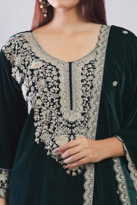 Samyukta Singhania Green Velvet Embroidery Round Neck Bottle Heavy Kurta Set Online at Aza Fashions Samyukta Singhania_Green Velvet Embroidery Round Neck Bottle Heavy Kurta Set _Online_at_Aza_Fashions