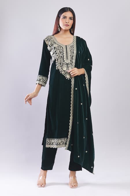 Shop Samyukta Singhania Green Velvet Embroidery Round Neck Bottle Heavy Kurta Set Online at Aza Fashions Shop_Samyukta Singhania_Green Velvet Embroidery Round Neck Bottle Heavy Kurta Set _Online_at_Aza_Fashions