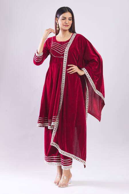 Naintara Bajaj Pink Velvet Gota Patti Round Neck Kurta Set at Aza Fashions Naintara Bajaj_Pink Velvet Gota Patti Round Neck Kurta Set _at_Aza_Fashions