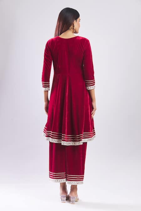 Shop Naintara Bajaj Pink Velvet Gota Patti Round Neck Kurta Set at Aza Fashions Shop_Naintara Bajaj_Pink Velvet Gota Patti Round Neck Kurta Set _at_Aza_Fashions