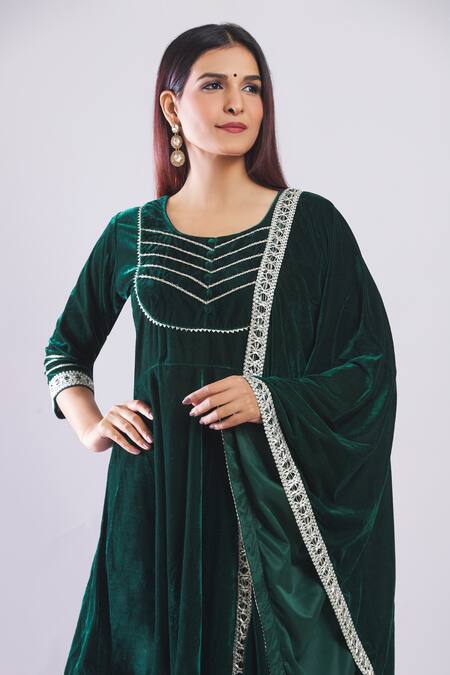 Naintara Bajaj Green Velvet Gota Patti Round Neck Kurta Set at Aza Fashions Naintara Bajaj_Green Velvet Gota Patti Round Neck Kurta Set _at_Aza_Fashions
