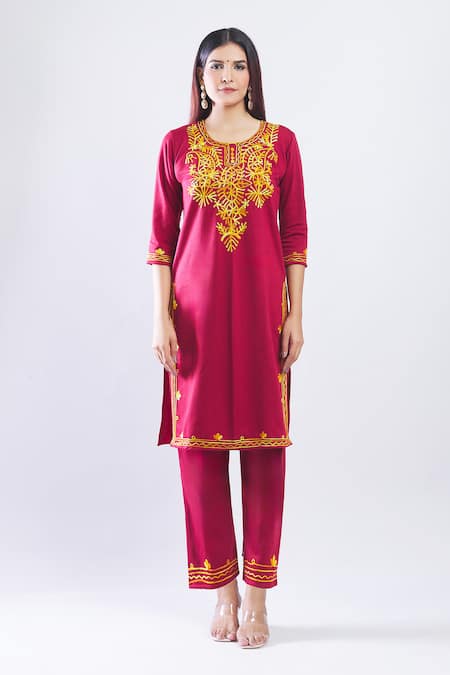 Naintara Bajaj_Pink Fleece Embroidery Round Neck Woolen Kurta Set _Online_at_Aza_Fashions