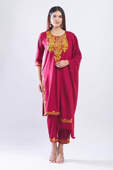 Shop_Naintara Bajaj_Pink Fleece Embroidery Round Neck Woolen Kurta Set _Online_at_Aza_Fashions