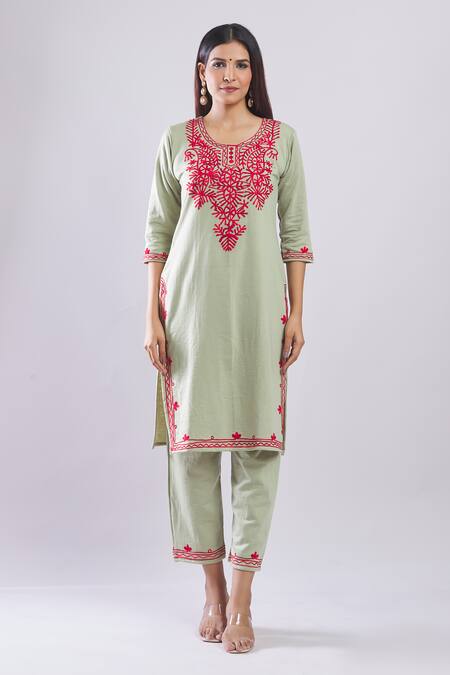 Naintara Bajaj_Green Fleece Embroidery Round Neck Woolen Kurta Set _Online_at_Aza_Fashions