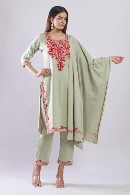 Buy_Naintara Bajaj_Green Fleece Embroidery Round Neck Woolen Kurta Set _Online_at_Aza_Fashions