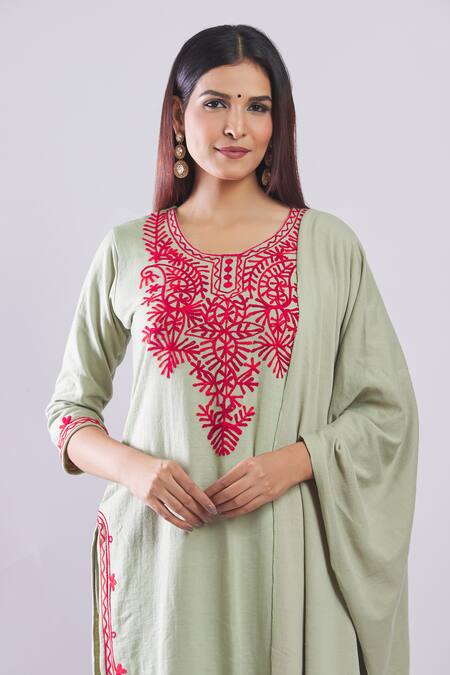 Buy_Naintara Bajaj_Green Fleece Embroidery Round Neck Woolen Kurta Set 