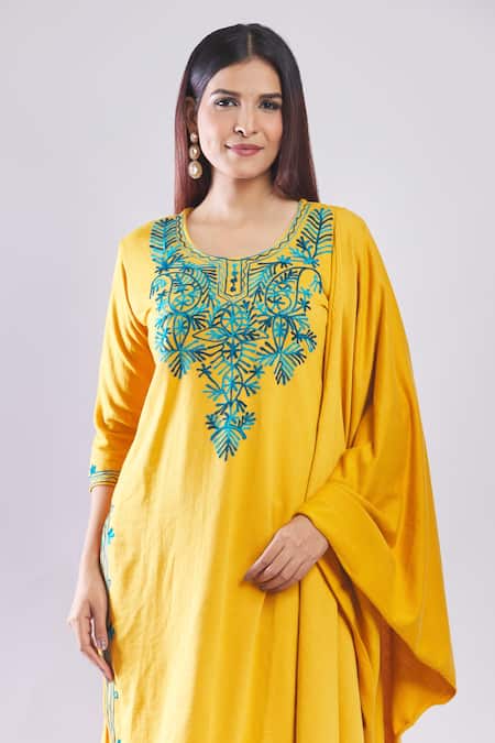 Naintara Bajaj_Mustard Fleece Embroidery Round Neck Woolen Kurta Set _Online_at_Aza_Fashions
