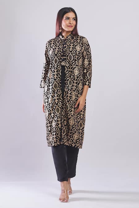 Naintara Bajaj_Black Velvet Embroidery Mandarin Collar Kurta Set With Long Shrug _at_Aza_Fashions