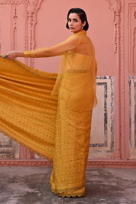 Kasturi Kundal Tanchoi Handloom Saree Set 