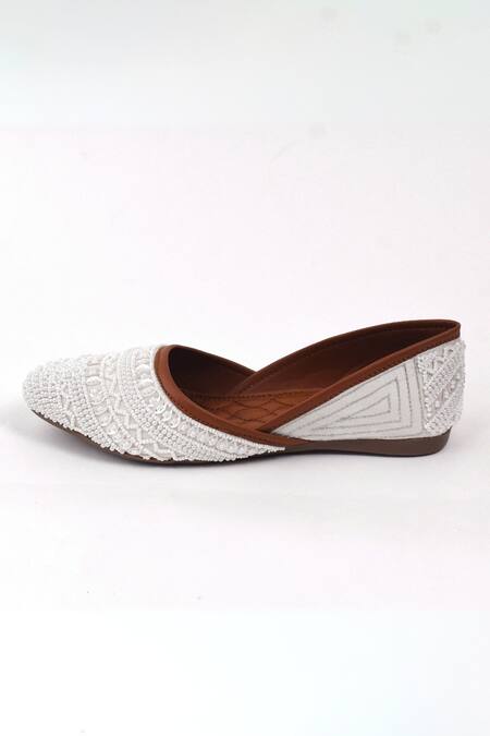 Yassio_White Embroidered Vegan Juttis _Online_at_Aza_Fashions