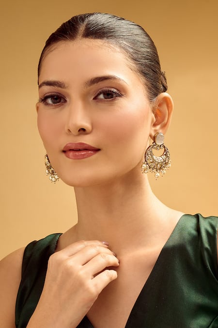 Samyukta Singhania White Pearls, Stones Gold And Chandbali Earrings 