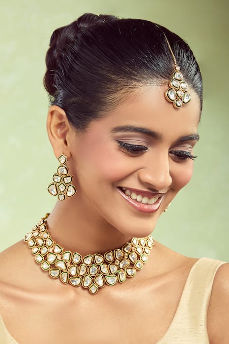 Shop Nazaakat By Samara Singh Green Stones And Gold Brass Jewellery Set Shop_Nazaakat By Samara Singh_Green Stones And Gold Brass Jewellery Set