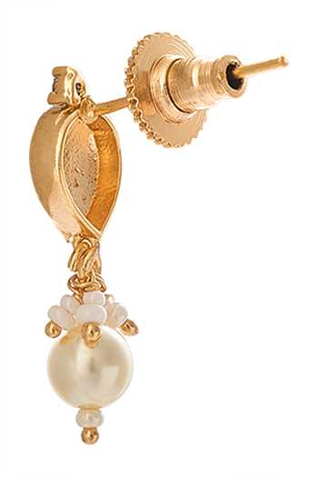 Nazaakat By Samara Singh Cream Pearls Creme And Green Brass Jewellery Set Online at Aza Fashions Nazaakat By Samara Singh_Cream Pearls Creme And Green Brass Jewellery Set _Online_at_Aza_Fashions