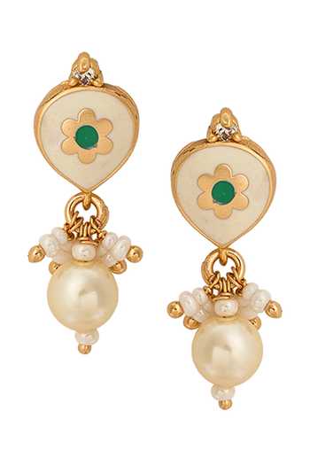 Shop Nazaakat By Samara Singh Cream Pearls Creme And Green Brass Jewellery Set Online at Aza Fashions Shop_Nazaakat By Samara Singh_Cream Pearls Creme And Green Brass Jewellery Set _Online_at_Aza_Fashions