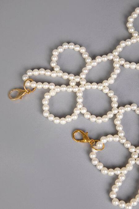 Buy_Tussya_White Pearls Curved Handbag With Detachable Sling