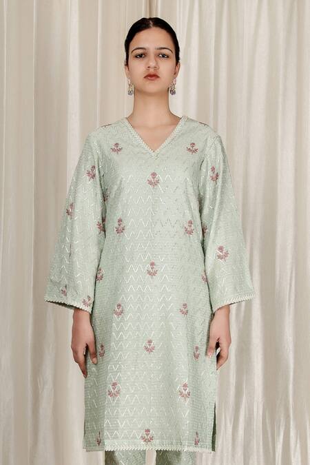 Aharin India Green Organza Gota Patti, Embroidery V-neck Floral Kurta Set Online at Aza Fashions Aharin India_Green Organza Gota Patti, Embroidery V-neck Floral Kurta Set _Online_at_Aza_Fashions