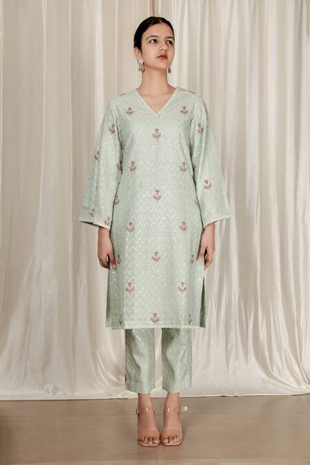 Aharin India Green Organza Gota Patti, Embroidery V-neck Floral Kurta Set at Aza Fashions Aharin India_Green Organza Gota Patti, Embroidery V-neck Floral Kurta Set _at_Aza_Fashions