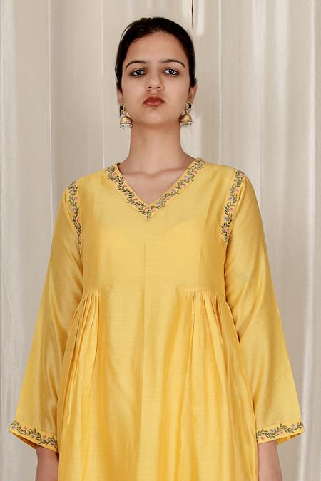 Aharin India_Yellow Chanderi Embroidery V-neck Flared Anarkali Kurta Set _Online_at_Aza_Fashions