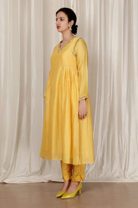 Buy_Aharin India_Yellow Chanderi Embroidery V-neck Flared Anarkali Kurta Set 