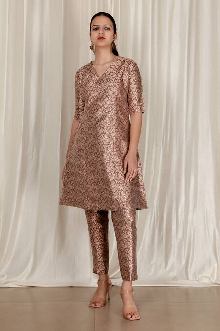 Aharin India_Pink Brocade Embroidery V-neck Floral Straight Kurta Set _Online_at_Aza_Fashions