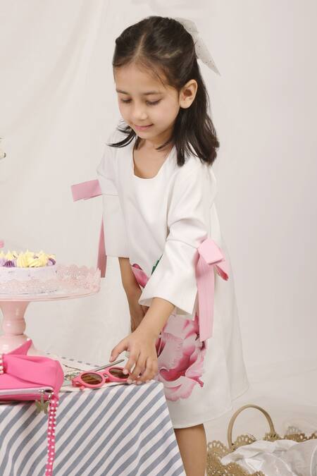 Buy Stella Rossa By Les Petits White Rose Painted Dress With Bow Sleeves Buy_Stella Rossa By Les Petits_White Rose Painted Dress With Bow Sleeves