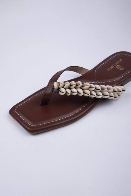 SCHON ZAPATO Brown Kodi Toe-holder Flats Online at Aza Fashions SCHON ZAPATO_Brown Kodi Toe-holder Flats _Online_at_Aza_Fashions
