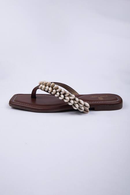 Buy SCHON ZAPATO Brown Kodi Toe-holder Flats Online at Aza Fashions Buy_SCHON ZAPATO_Brown Kodi Toe-holder Flats _Online_at_Aza_Fashions