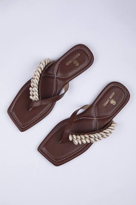 Shop SCHON ZAPATO Brown Kodi Toe-holder Flats Online at Aza Fashions Shop_SCHON ZAPATO_Brown Kodi Toe-holder Flats _Online_at_Aza_Fashions