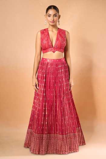 Samyukta Singhania_Red Chiffon Embroidery Plunge Neck Floral Woven Pleated Lehenga Set _Online_at_Aza_Fashions