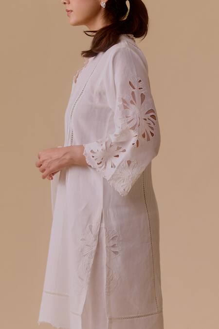 Buy_Bunka_White Cotton Cut Work Split V-neck Floral Kurta Set _Online_at_Aza_Fashions