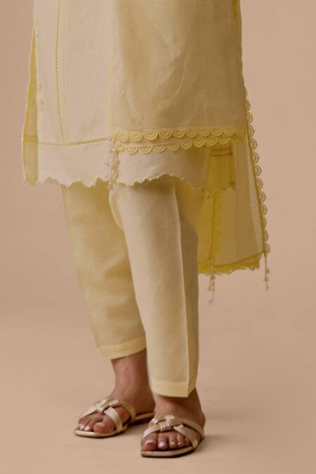 Bunka Yellow Cotton Cut Work V-neck Floral Kurta Set Online at Aza Fashions Bunka_Yellow Cotton Cut Work V-neck Floral Kurta Set _Online_at_Aza_Fashions