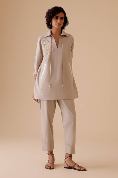 Bunka Gray Embroidery Split V-neck Cotton Poplin Tunic Online at Aza Fashions Bunka_Gray Embroidery Split V-neck Cotton Poplin Tunic _Online_at_Aza_Fashions