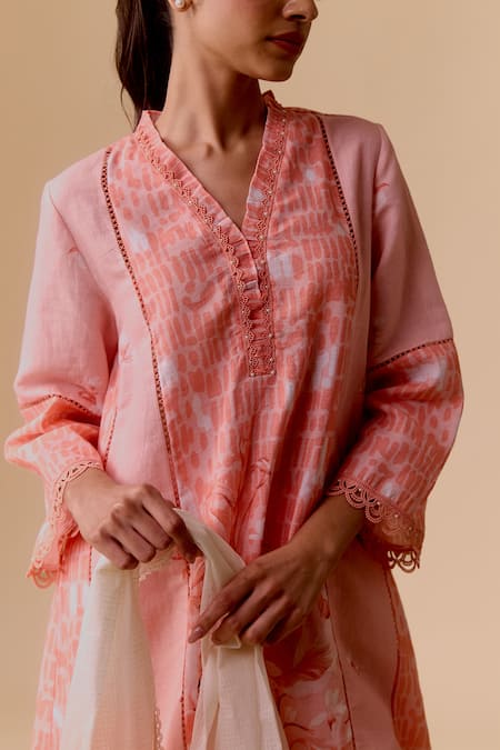 Shop Bunka Pink Linen, Kota Doria Lace, Embroidery Split Printed Kurta Set With Dupatta Online at Aza Fashions Shop_Bunka_Pink Linen, Kota Doria Lace, Embroidery Split Printed Kurta Set With Dupatta _Online_at_Aza_Fashions