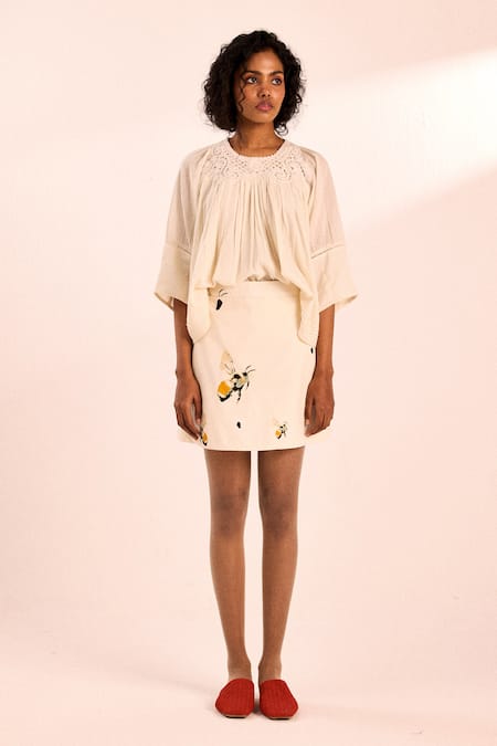 Buy_Kharakapas_White Cotton, Twill Embroidery Bumble Bee Skirt Shorts _Online_at_Aza_Fashions