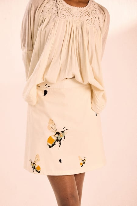 Shop_Kharakapas_White Cotton, Twill Embroidery Bumble Bee Skirt Shorts _Online_at_Aza_Fashions