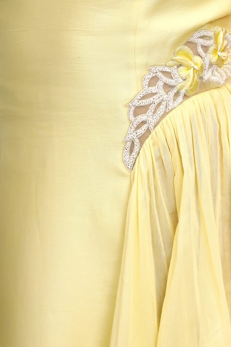Sakshi Khetterpal_Yellow Chanderi Silk, Cotton Embroidery Sweetheart Neck Citrus Midi Dress With _at_Aza_Fashions