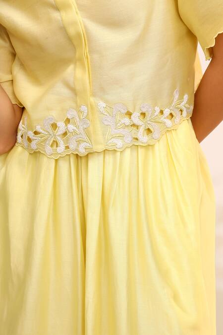 Buy_Sakshi Khetterpal_Yellow Chanderi Silk Embroidery Collared Cropped Shirt And Gathered Skirt Set 