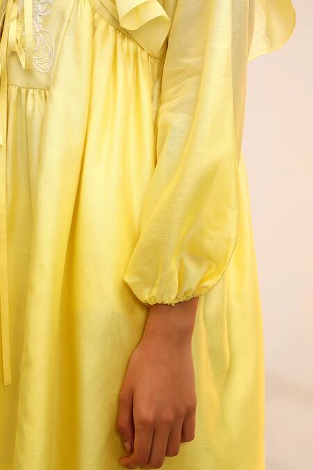 Sakshi Khetterpal_Yellow Chanderi Silk, Maheshwari Embroidery V-neck Floral Tie Up Dress _at_Aza_Fashions