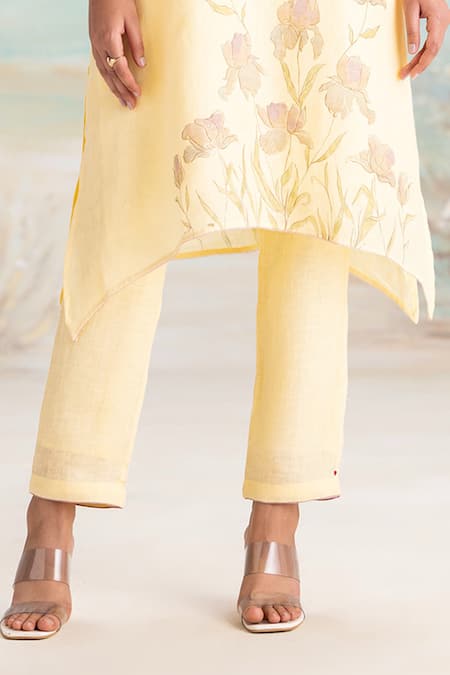 Buy Kaveri Yellow Linen Embroidery V-neck Buttercup Floral Print Kurta Set Online at Aza Fashions Buy_Kaveri_Yellow Linen Embroidery V-neck Buttercup Floral Print Kurta Set _Online_at_Aza_Fashions
