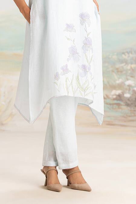 Kaveri_Blue Linen Embroidery V-neck Powder Kurta Set _Online_at_Aza_Fashions