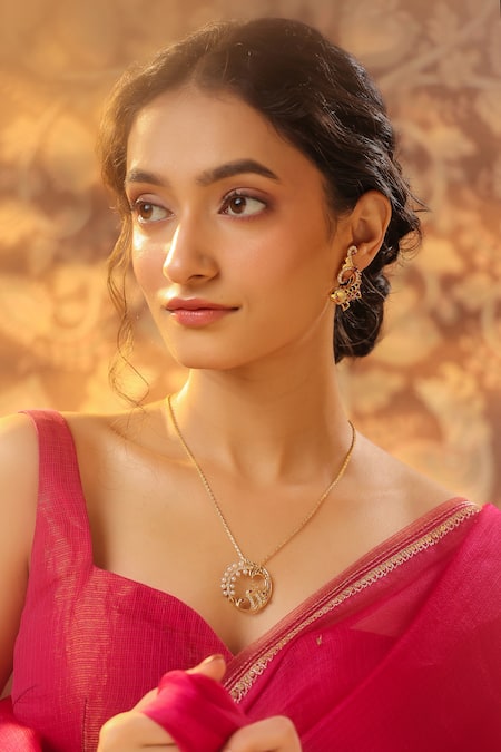 Kicky & Perky Contemporary Gold Pendant Necklace 