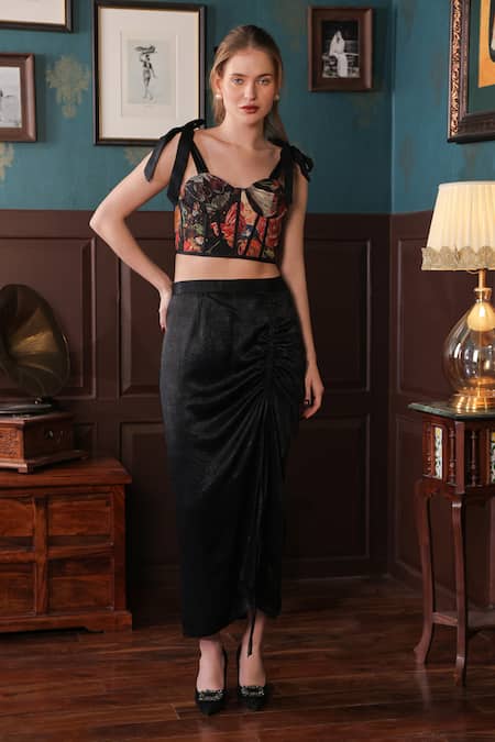 Buy Label Muslin Black Satin, Canvas Embroidery Sweetheart Neck Floral Bloom Corset And Skirt Set Buy_Label Muslin_Black Satin, Canvas Embroidery Sweetheart Neck Floral Bloom Corset And Skirt Set