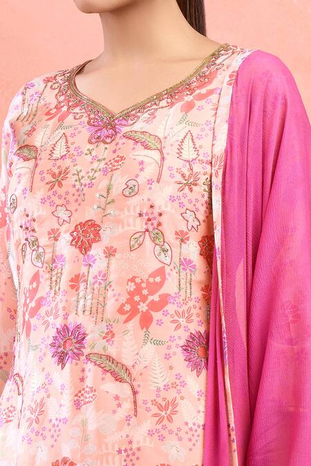Naintara Bajaj Peach Georgette Embroidery Round Neck Floral Digital Print Kurta Set at Aza Fashions Naintara Bajaj_Peach Georgette Embroidery Round Neck Floral Digital Print Kurta Set _at_Aza_Fashions