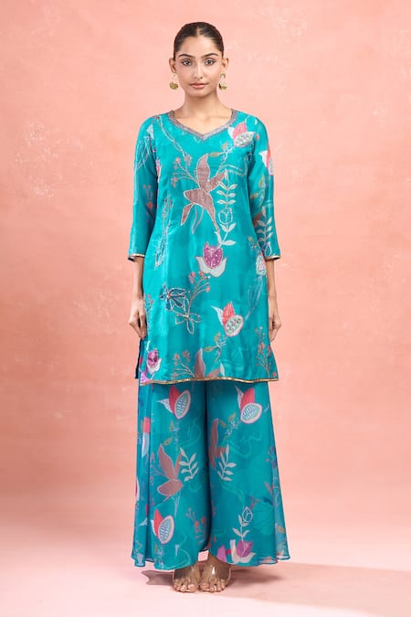 Naintara Bajaj_Sky Blue Georgette Embroidery Digital Printed Kurta Set_at_Aza_Fashions