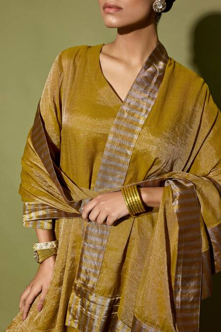 Buy_Apeksha Jain Label_Gold Tissue, Satin V-neck Asymmetrical Kurta Set _Online_at_Aza_Fashions